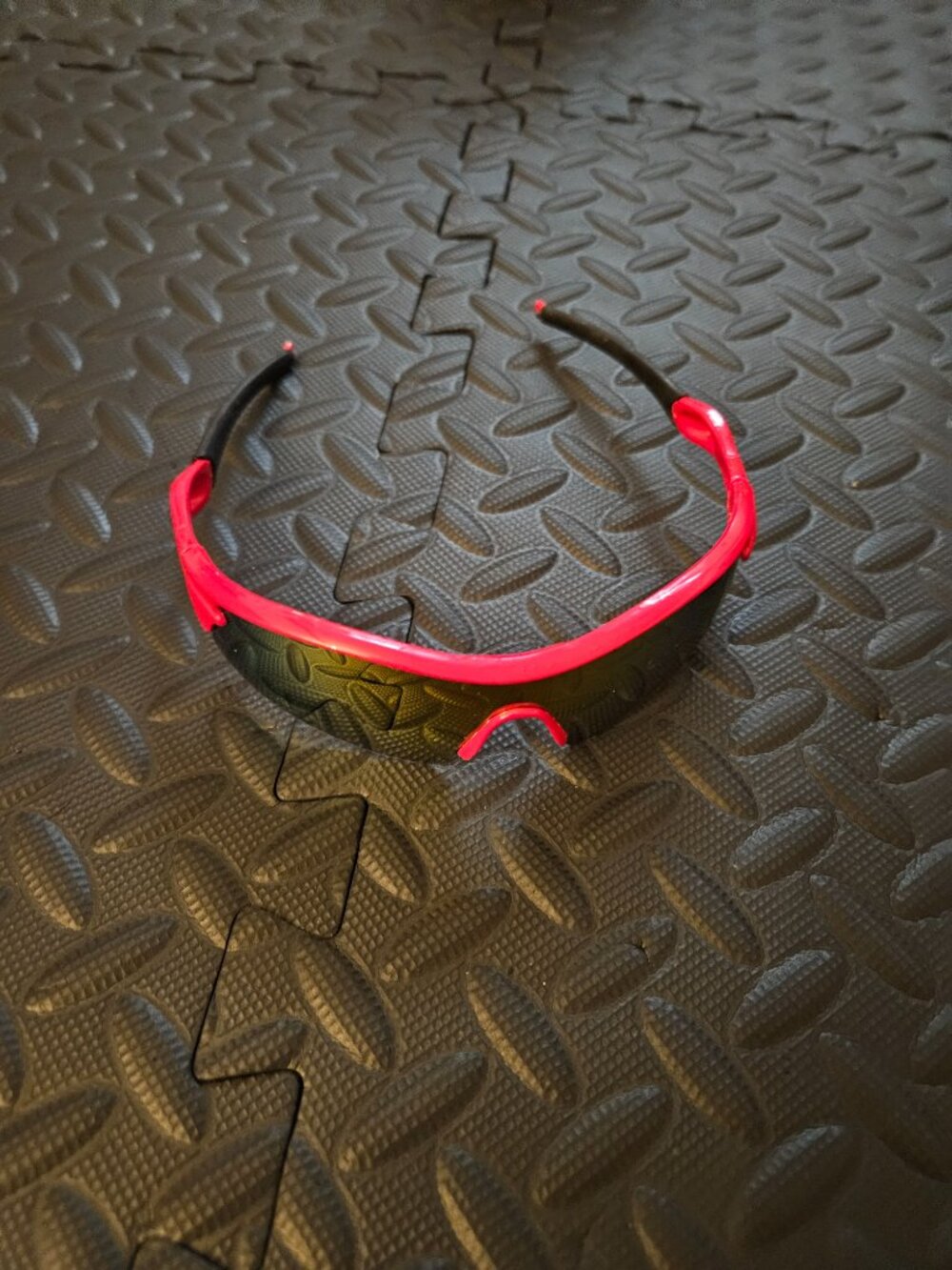 Red Sunglasses - Picture 5 of 7
